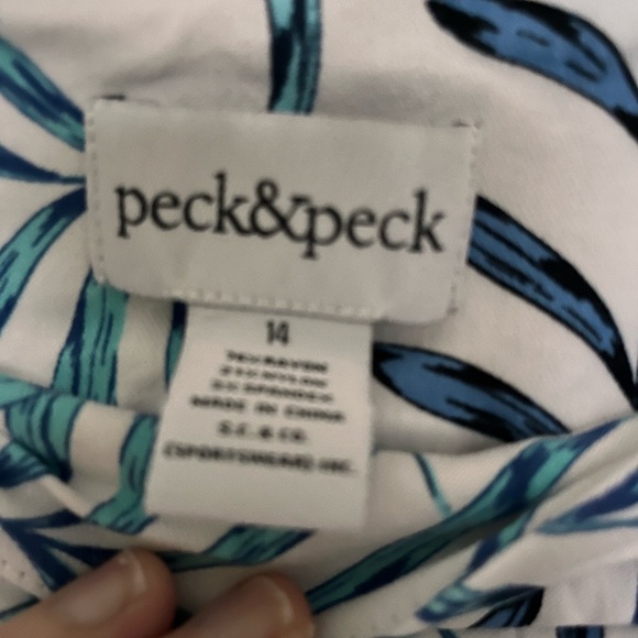 Peck & Peck pull on shorts size 14 blue on white print - Picture 4 of 4